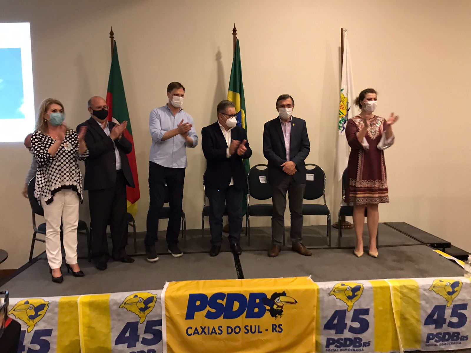 Adiló Didomenico e Paula Ioris declaram apoio a Eduardo Leite nas