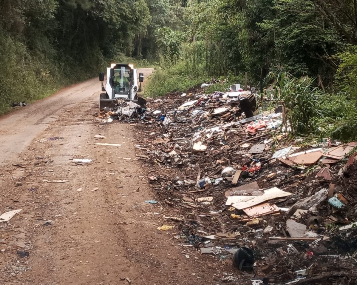 Codeca Recolhe Toneladas De Lixo Em Rea De Flagrante De Descarte